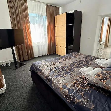 Apartment 8 Curte Parcare Privata Centru
