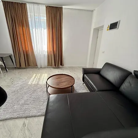 8 Curte Parcare Privata Centru Apartment *