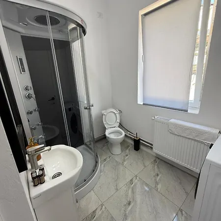 Apartment 8 Curte Parcare Privata Centru