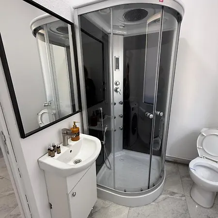 8 Curte Parcare Privata Centru Craiova